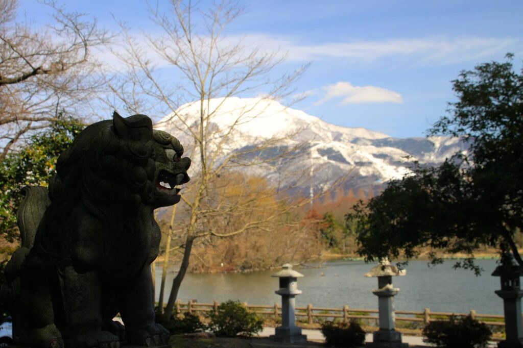 三島神社～今も残る”氷結の風穴”と貴重な文化財